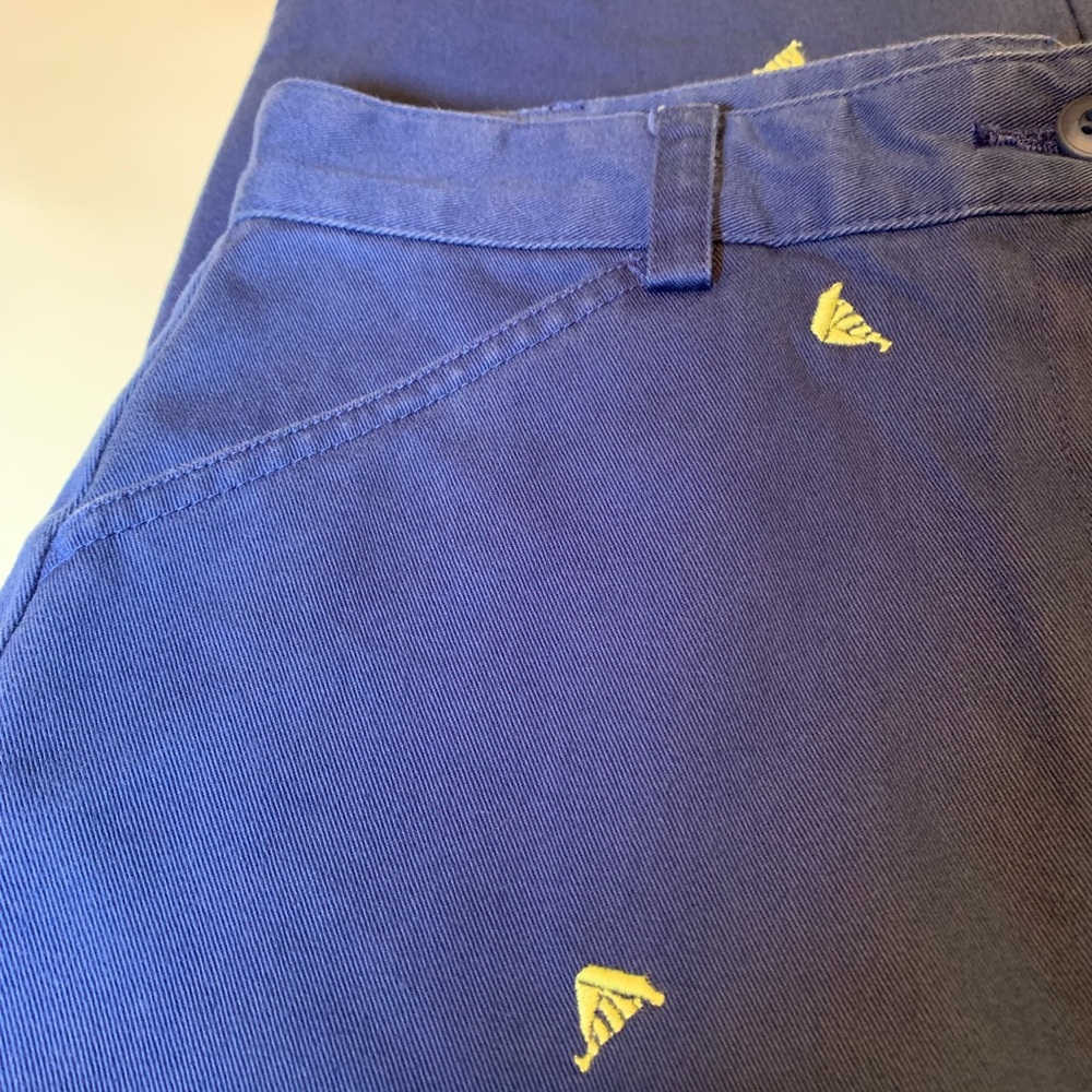 L.L.Bean Women's Blue Cotton Pants with tiny green sailboats. Size 6 petite - Picture 7 of 8